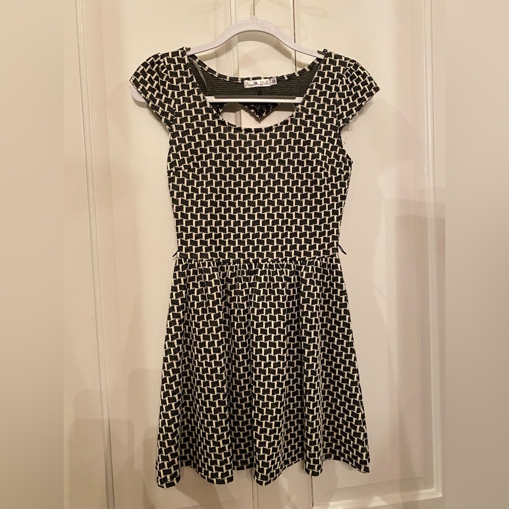 Sapphire Dollz Black/White Dress w/ Heart Cut Out on back Size S